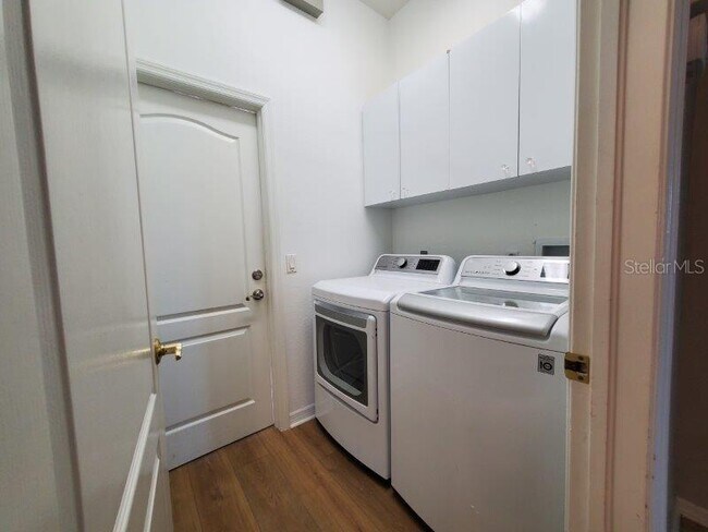 Building Photo - 2100 Aqui Esta Dr