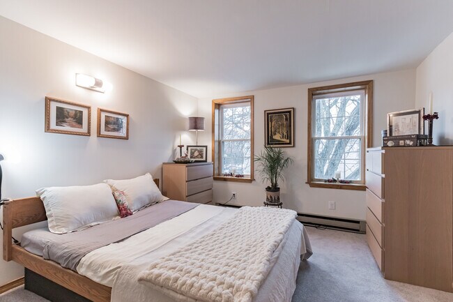 Building Photo - 3 W 1st Ave