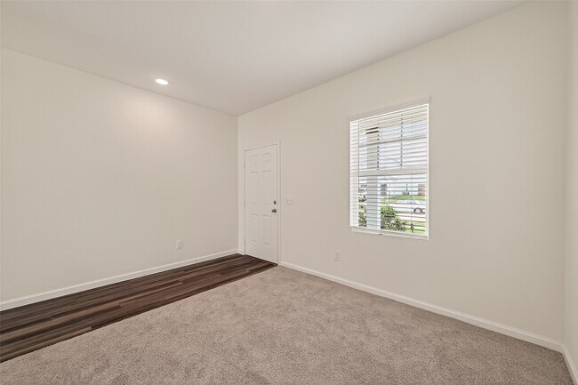 Building Photo - 31247 Williams Lndg St