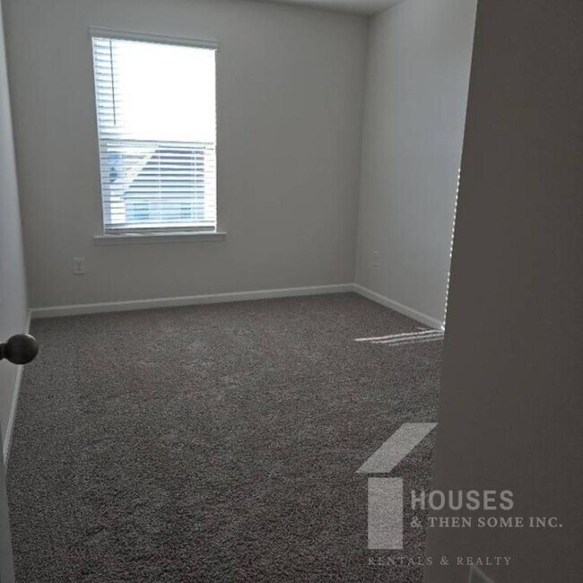 Building Photo - 770 Embark Cir