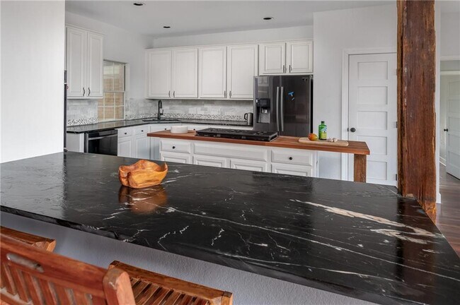 Building Photo - 1306 Arronimink Cir