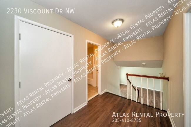 Building Photo - 2230 Viscount Dr NW