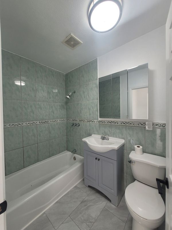 Building Photo - 10138 Arleta Ave