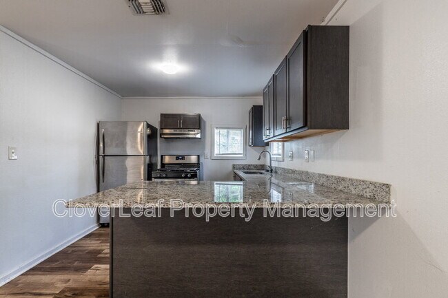 Building Photo - 105 Dewitt St