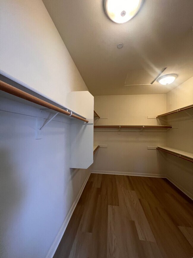 Building Photo - Portola Springs Beauty