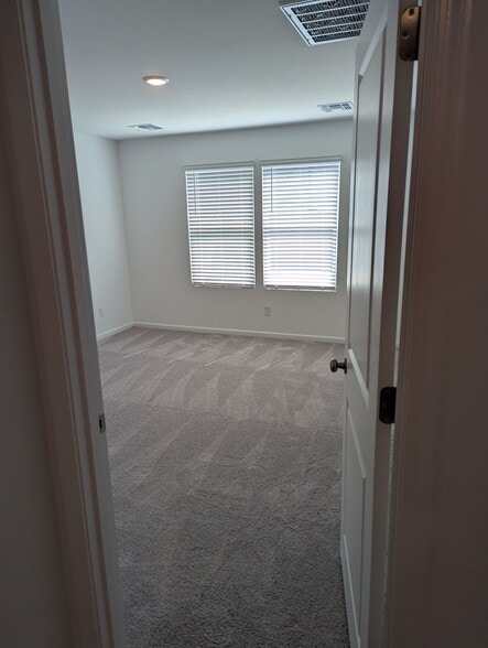 Building Photo - 729 Dylan Ct
