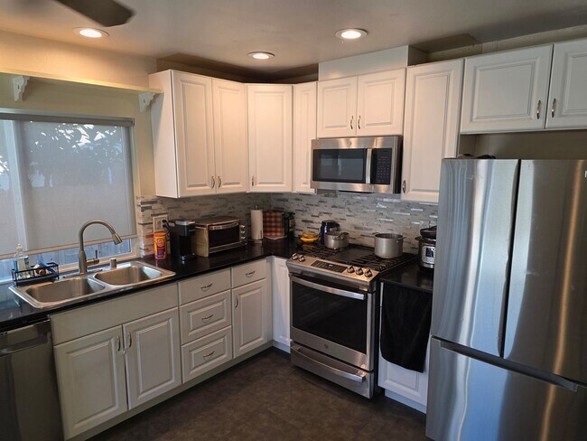 Building Photo - Quiet 3 bedroom 2 bath home in Poway in cul-de-sac in Poway school district