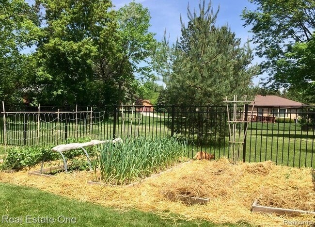 Building Photo - 5837 Folkstone Dr