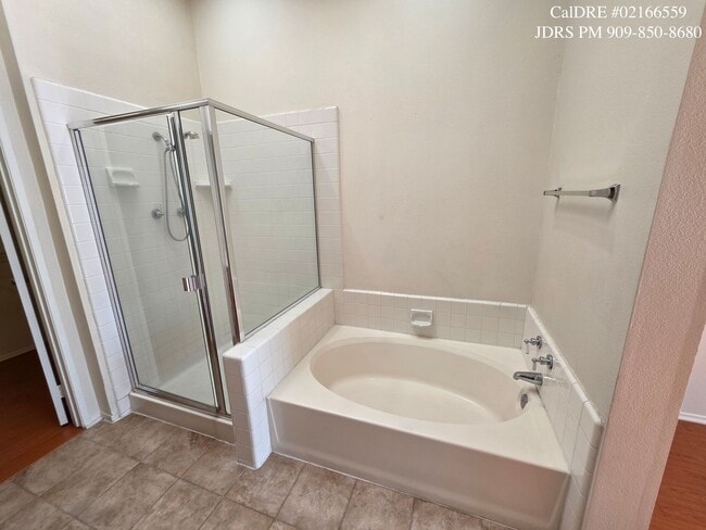 Building Photo - Ontario 3 Bedroom Condo