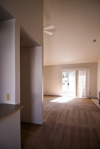 Building Photo - 10545 Greenwood Ave N