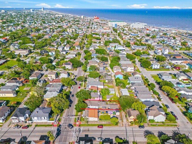 Building Photo - 2823 Bernardo De Galvez Ave