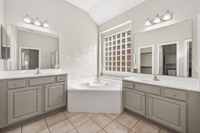 Building Photo - 15318 Bent Twig Way