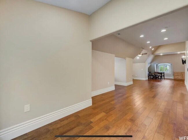 Building Photo - 4900 Marilyn Dr