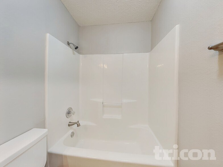 Building Photo - 202 Cutting Horse Ln