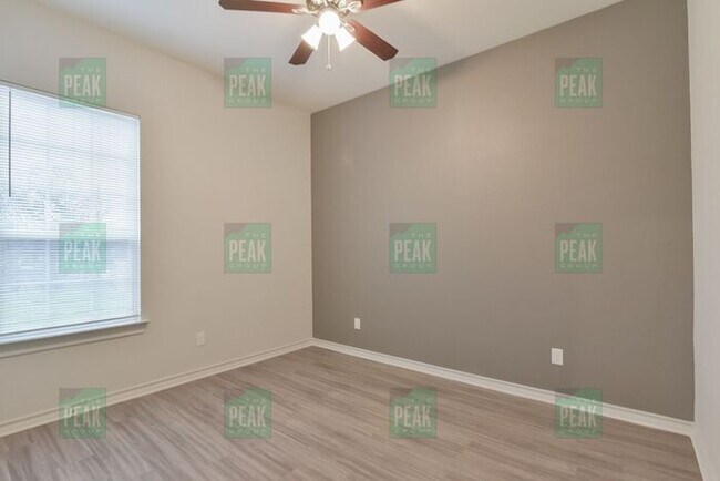 Building Photo - $1515! Beautiful Corner lot home in Fort Worth! Available 5/16!