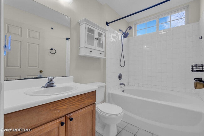 Building Photo - 25 Jockey Ln