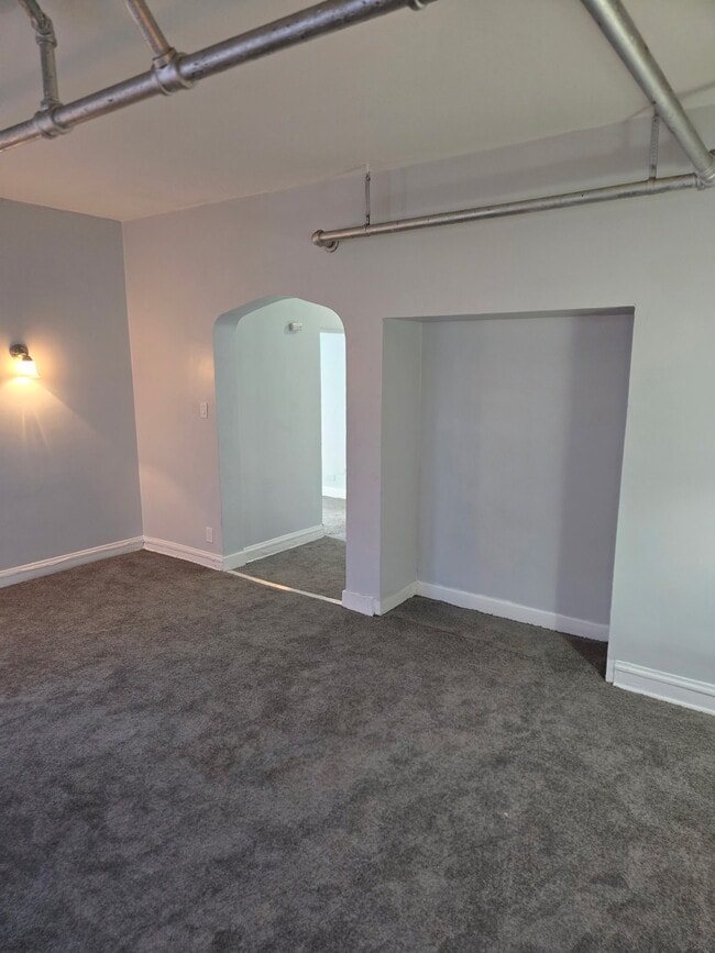 Building Photo - 8054 s Hermitage