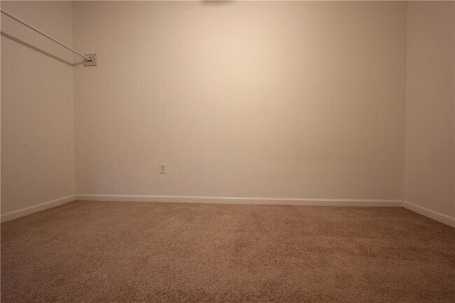 Building Photo - 818 Springlake Rd