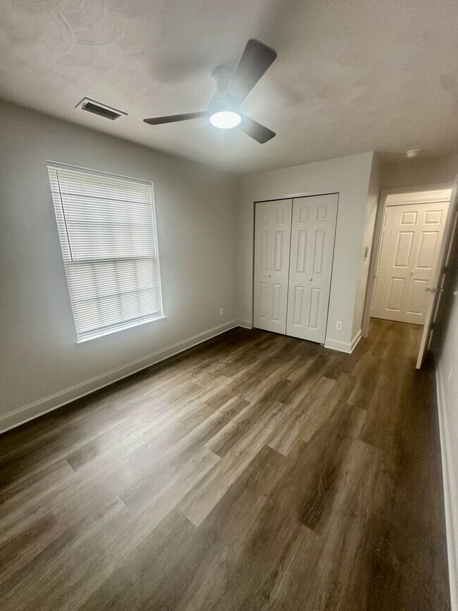 Building Photo - 1606 Parks Ave