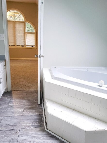 Building Photo - 924 Stonebrook Dr