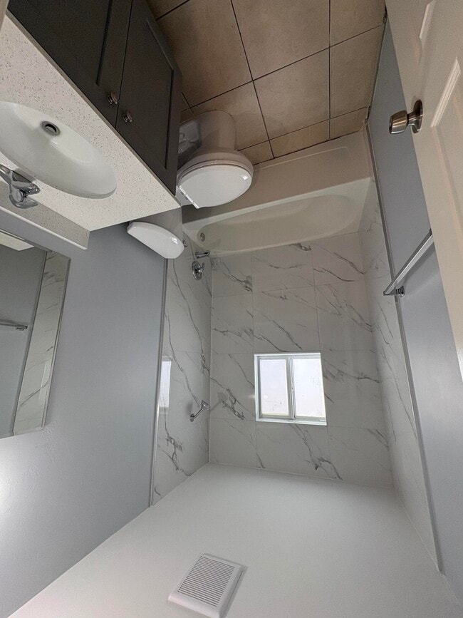 Building Photo - 4593 Coconut Rd