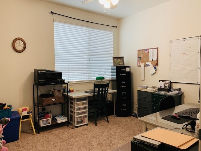 Building Photo - Beautiful 2 bed, 2 bath condo with 1 car garage and easy access to I-25