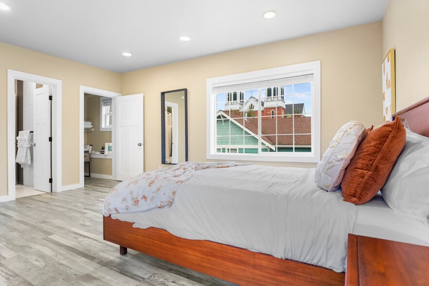 Building Photo - 914 16th Ave