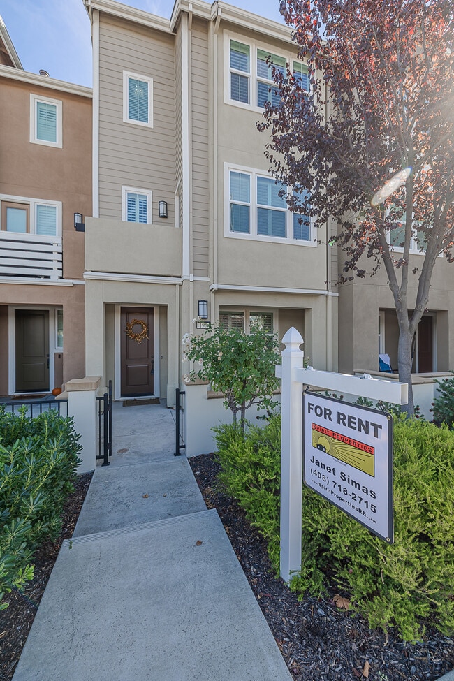 Building Photo - 196 E Main Ave