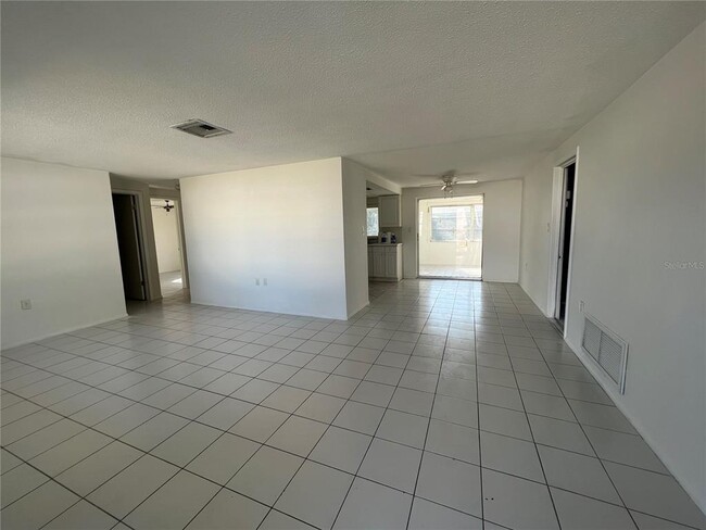Building Photo - 3220 Pinon Dr