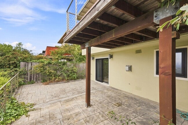 Building Photo - 167 Skyview Way
