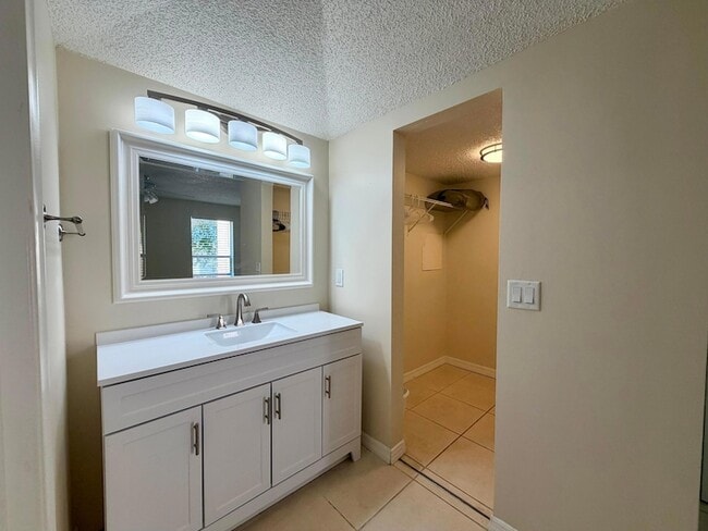 Building Photo - 2800 Fiore Way
