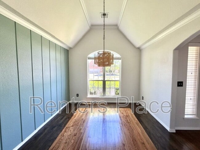 Building Photo - 3004 S Tamarack Ave