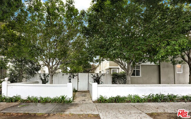 Building Photo - 2427 S Centinela Ave