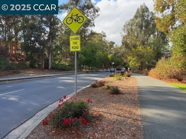 Building Photo - 10 Tarn Ct