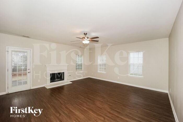 Building Photo - 5190 Upper Elm St