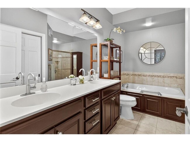 Building Photo - 5250 Grandview Square