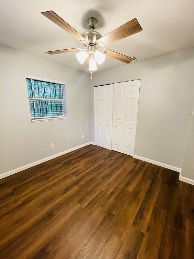 Building Photo - Renovated 3/1 house in SW Gainesville!