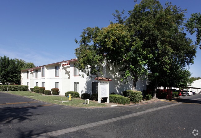 willow lake apts