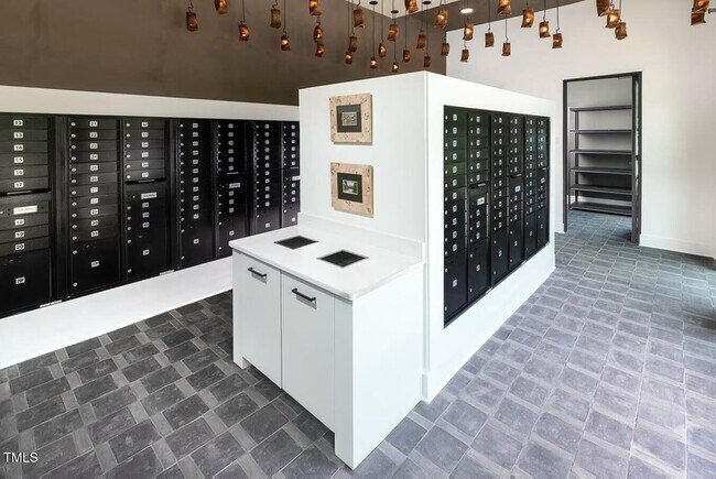 Building Photo - 821 Hanbury Wy