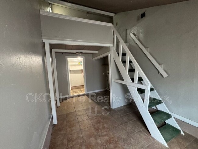Building Photo - 3037 NW 27th St