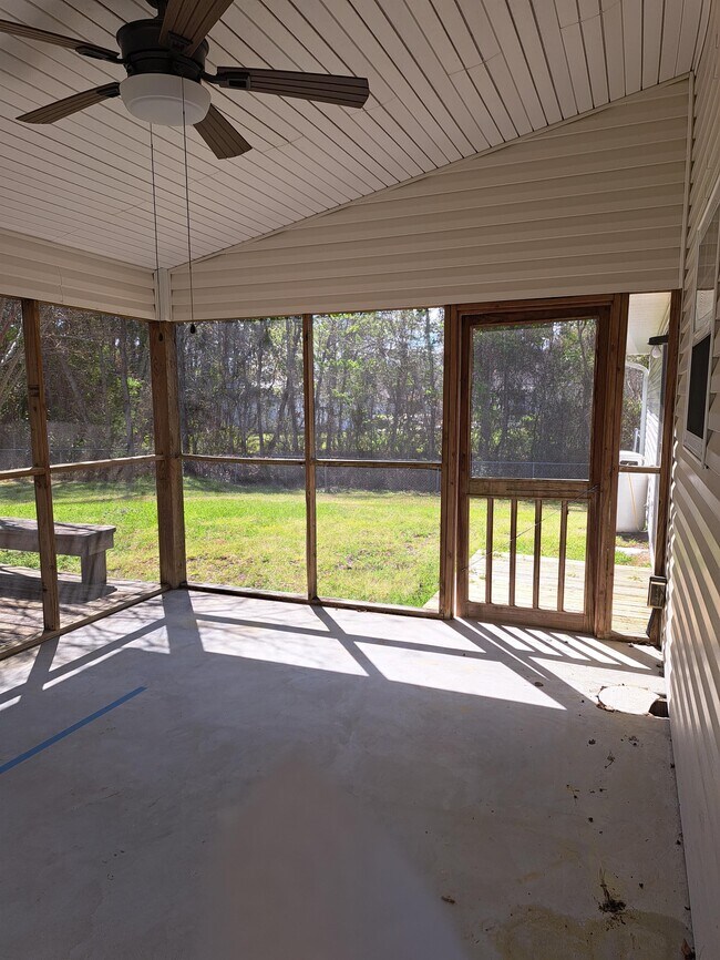 Building Photo - 1908 Joslyn Dr