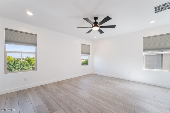 Building Photo - 10784 Glowing Dawn Ave