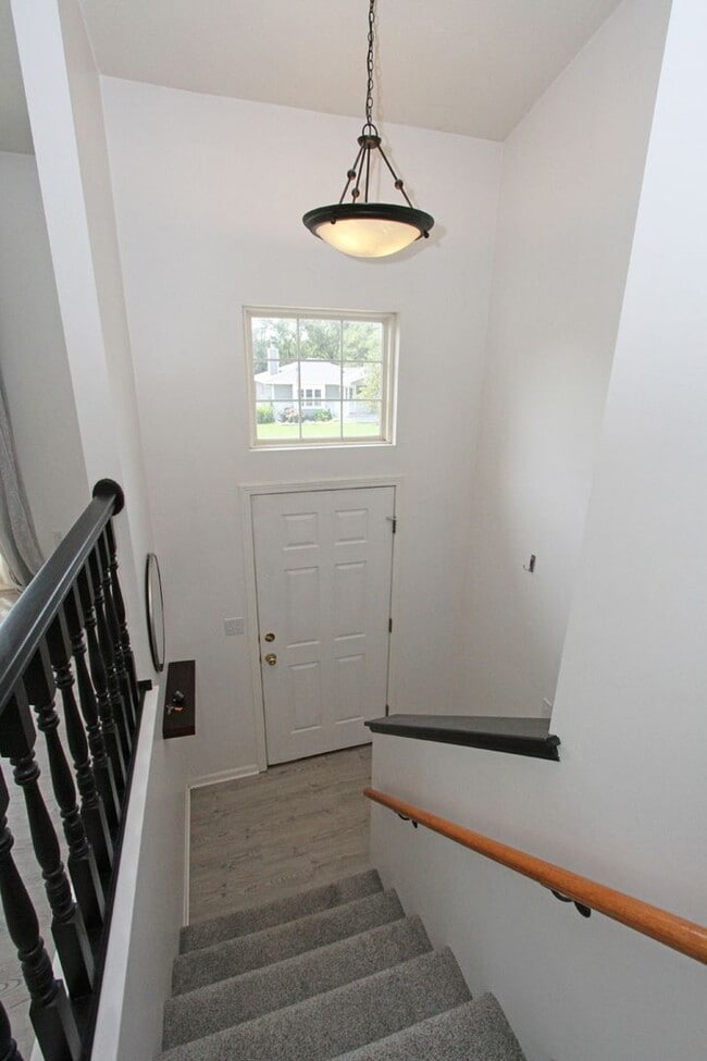 Building Photo - Timber Ridge Split Foyer