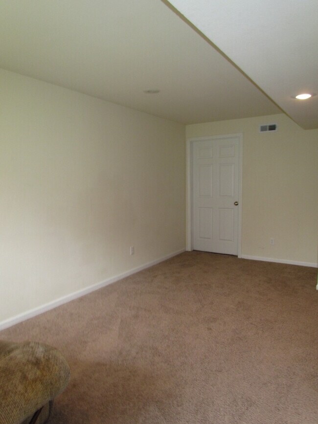 Building Photo - AVAILABLE March 6th!!!