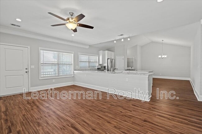 Building Photo - 405 Senate St