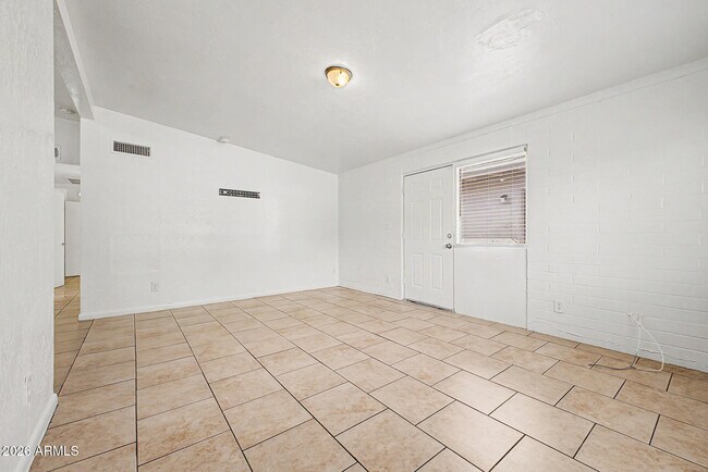 Building Photo - 7106 N 68th Ave