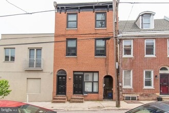 Building Photo - 909 N American St
