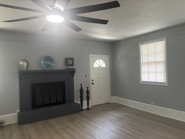 Building Photo - 2613 Quincy Cir