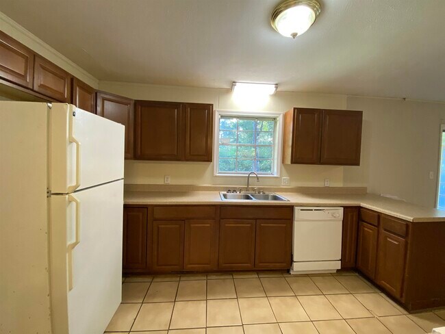 Building Photo - 2506 Waldemar Ln