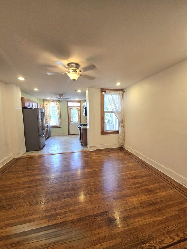 Building Photo - 3-Bedroom, 2-Bathroom in Brewers Hill